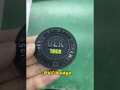 Fabrika Özel 3D Yumuşak PVC Silikon Kauçuk Giyim Marka Logo Etiketi Giyim Etiketi Kullanımı için Rozet