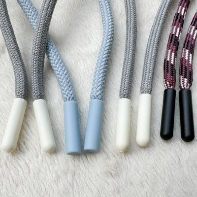Plastik ipuçları olan 70cm çizgi ipi giysi veya ayakkabı için ayakkabı dantelli