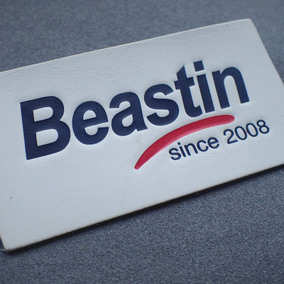 Kişiselleştirilmiş Logo Çantalar İçin Kabartmalı Deri Yamalara Dikin